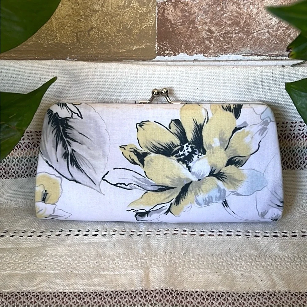 Floral Artistic Hard-Bodied Rectangular Women’s Kiss-Lock Daytime/Evening Clutch